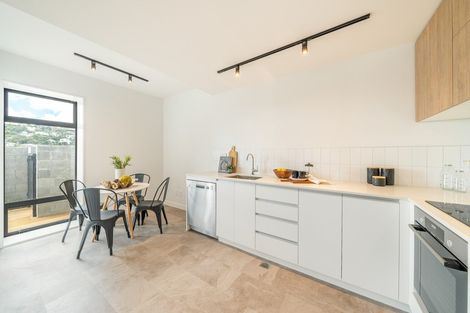 Photo of property in 67u2 Tiketike Way, Brooklyn, Wellington, 6021