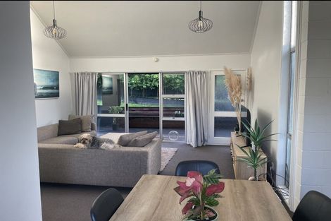 Photo of property in 2/41 Ravenwood Drive, Forrest Hill, Auckland, 0620