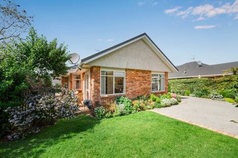 Photo of property in 1 Greenaway Road, Waikanae, 5036