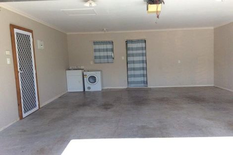 Photo of property in 2 Baltic Place, Goodwood Heights, Auckland, 2105