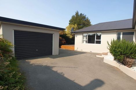 Photo of property in 37 Acacia Avenue, Upper Riccarton, Christchurch, 8041