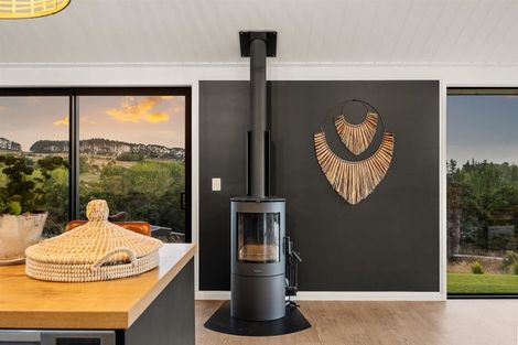 Photo of property in 1056 Peak Road, Helensville, 0875