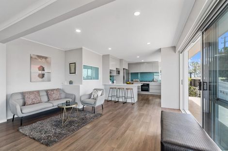 Photo of property in 27 High Road, Glenfield, Auckland, 0629