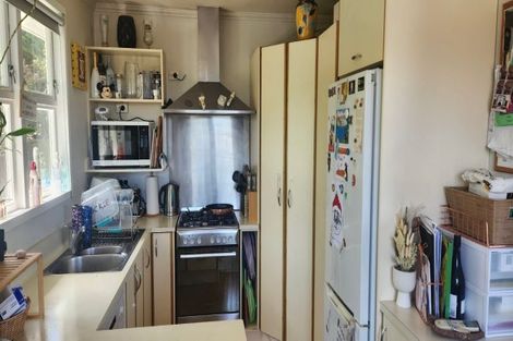 Photo of property in 4 Sloane Terrace, Newlands, Wellington, 6037