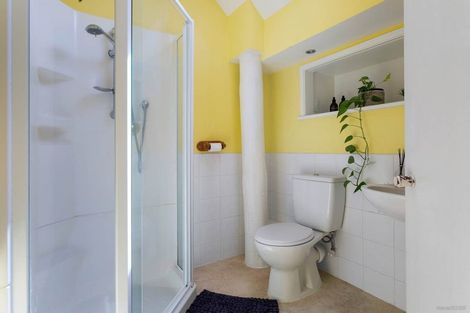 Photo of property in 1/17 Sandown Road, Rothesay Bay, Auckland, 0630