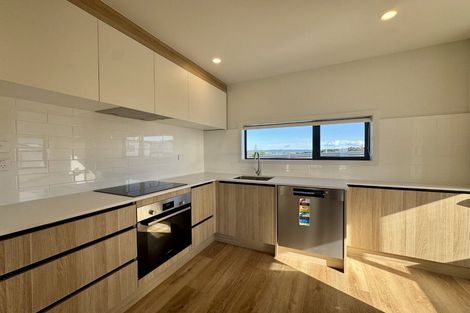 Photo of property in 1/506 Glenfield Road, Bayview, Auckland, 0629