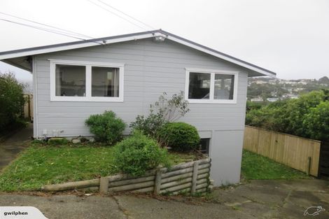 Photo of property in 15 Dunmail Way, Newlands, Wellington, 6037