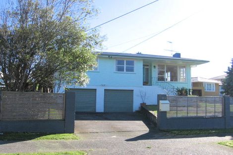 Photo of property in 20b Roberts Road, Te Atatu South, Auckland, 0610