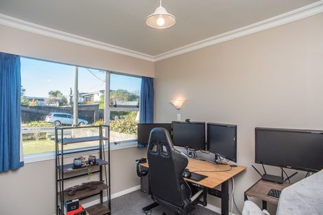 Photo of property in 17 Gray Avenue, Paraparaumu Beach, Paraparaumu, 5032