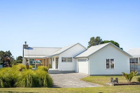 Photo of property in 132 Kiwi Road, Whangamata, 3620