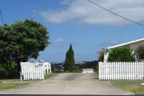 Photo of property in 2/217 Eskdale Road, Birkenhead, Auckland, 0626