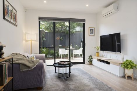 Photo of property in 5b Beach Road, Te Atatu Peninsula, 0610