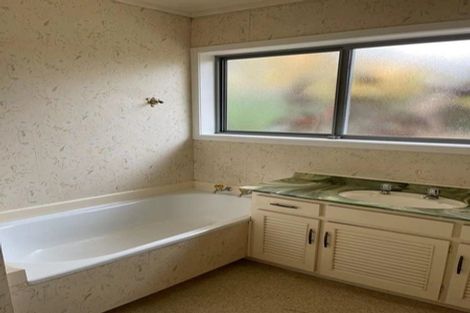 Photo of property in 11 Tyrian Close, Half Moon Bay, Auckland, 2012