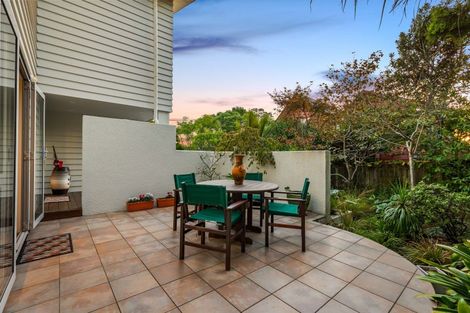 Photo of property in 18a Sylvan Park Avenue, Milford, Auckland, 0620