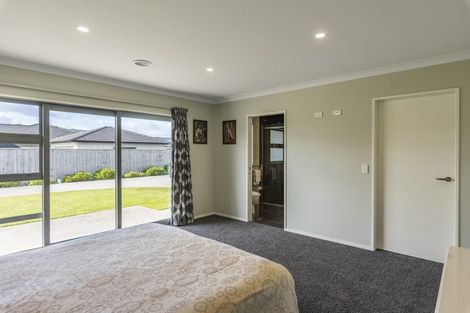 Photo of property in 16 Petrel Close, Paraparaumu Beach, Paraparaumu, 5032