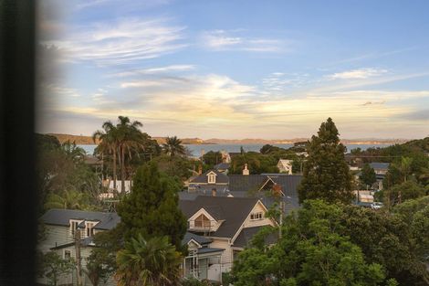 Photo of property in 2/30 Vauxhall Road, Devonport, Auckland, 0624
