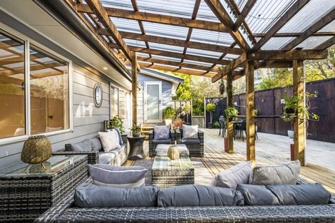 Photo of property in 13 Stallard Place, Glen Eden, Auckland, 0602