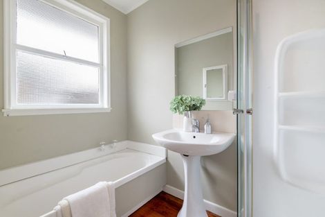 Photo of property in 1/46 Sunnynook Road, Sunnynook, Auckland, 0620