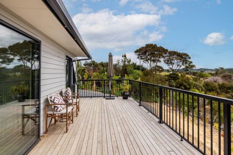 Photo of property in 14 Waterview Place, Haruru, 0204