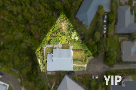 Photo of property in 6 Royston Way, Newlands, Wellington, 6037