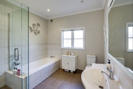 Photo of property in 11 Tauroa Road, Havelock North, 4130