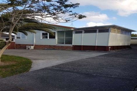 Photo of property in 55 Divich Avenue, Te Atatu South, Auckland, 0610