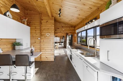 Photo of property in 33b Kauri Road, Stanmore Bay, Whangaparaoa, 0932