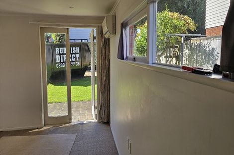 Photo of property in 27 Graham Avenue, Te Atatu Peninsula, Auckland, 0610