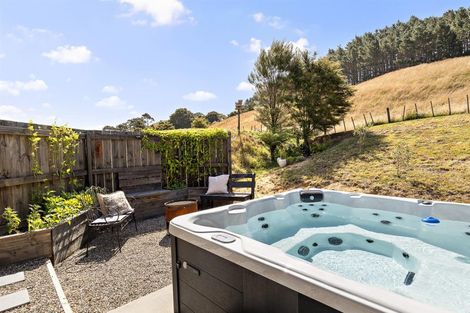 Photo of property in 1056 Peak Road, Helensville, 0875