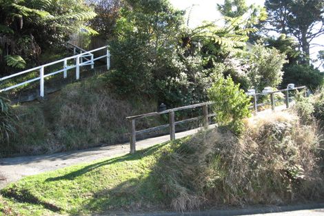 Photo of property in 6b Stella Grove, Newlands, Wellington, 6037