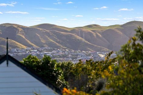 Photo of property in 42 Dominica Crescent, Grenada Village, Wellington, 6037