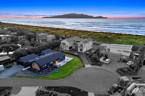 Photo of property in 1 Arapipi Way, Peka Peka, Waikanae, 5391