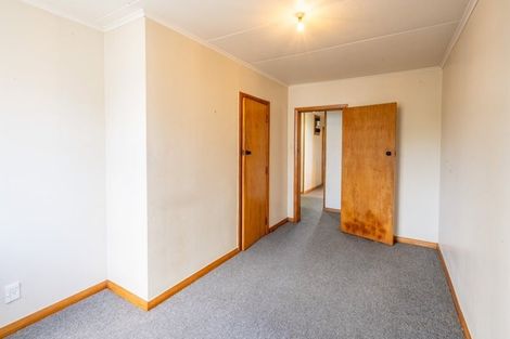 Photo of property in 18 Exeter Crescent, Takaro, Palmerston North, 4412