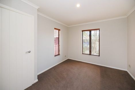 Photo of property in 3 The Oaks, Awapuni, Palmerston North, 4412