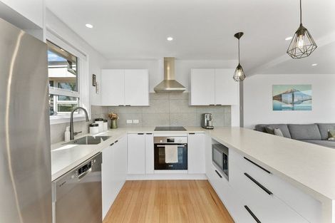 Photo of property in 6 Union Street, Merrilands, New Plymouth, 4312