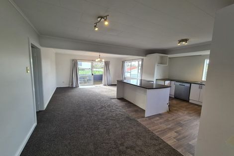 Photo of property in 94 Omata Road, Marfell, New Plymouth, 4310