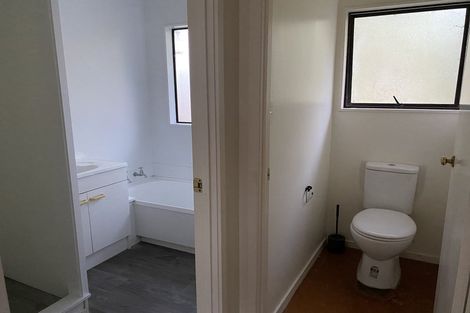 Photo of property in 2/8 Quiet Street, Te Atatu South, Auckland, 0610