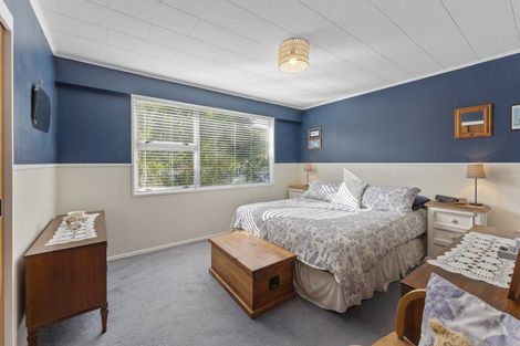 Photo of property in 4 Lincoln Grove, Wainuiomata, Lower Hutt, 5014