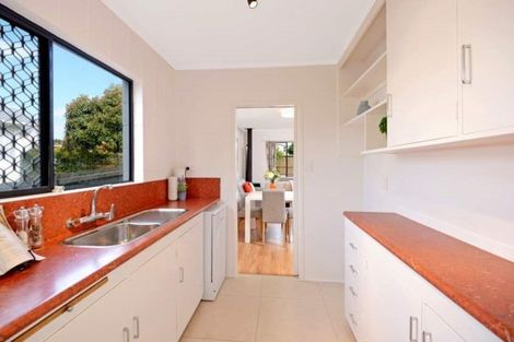 Photo of property in 1/52 Chippendale Crescent, Birkdale, Auckland, 0626