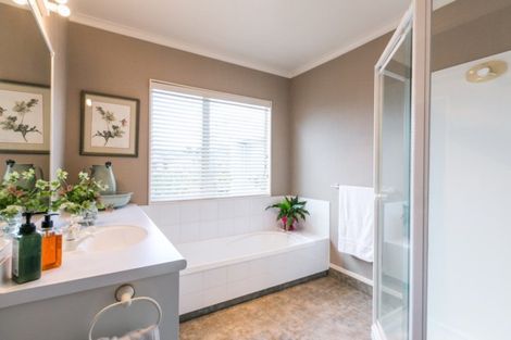 Photo of property in 22 Kensington Drive, Taradale, Napier, 4112