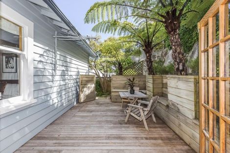Photo of property in 43 Tio Tio Road, Miramar, Wellington, 6022