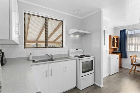 Photo of property in 2/50 Kowhai Avenue, Ebdentown, Upper Hutt, 5018