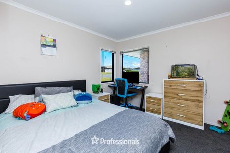 Photo of property in 9 Percy Kinsman Crescent, Riverstone Terraces, Upper Hutt, 5018