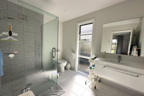 Photo of property in 15 Monaco Grove, Fitzherbert, Palmerston North, 4410