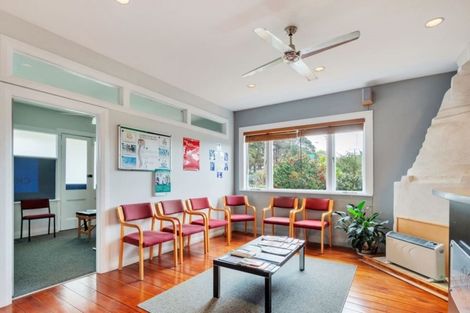 Photo of property in 2/61 Shakespeare Road, Milford, Auckland, 0620