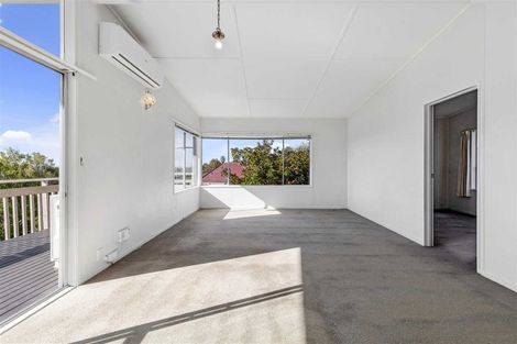 Photo of property in 68 Selwyn Crescent, Forrest Hill, Auckland, 0620