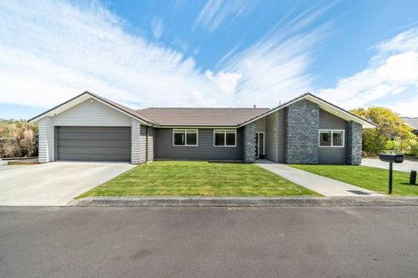 Photo of property in 66 Mount Marua Way, Timberlea, Upper Hutt, 5018