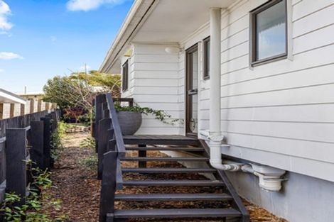 Photo of property in 13 Matipo Road, Te Atatu Peninsula, Auckland, 0610