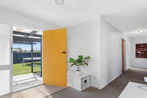 Photo of property in 34 Inwoods Road, Parklands, Christchurch, 8083