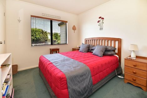 Photo of property in 2/8 Knott Road, Stanmore Bay, Whangaparaoa, 0932